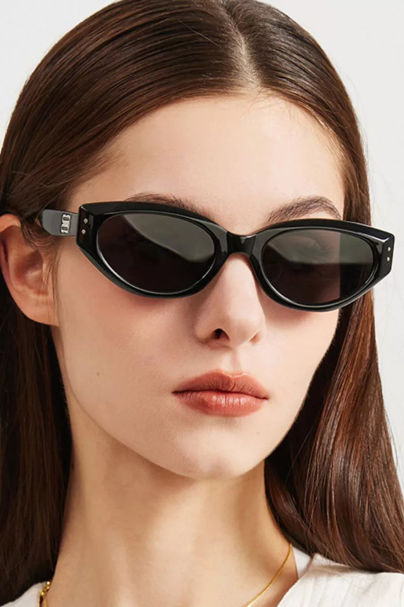 Retro Oval Frame Sunglasses side