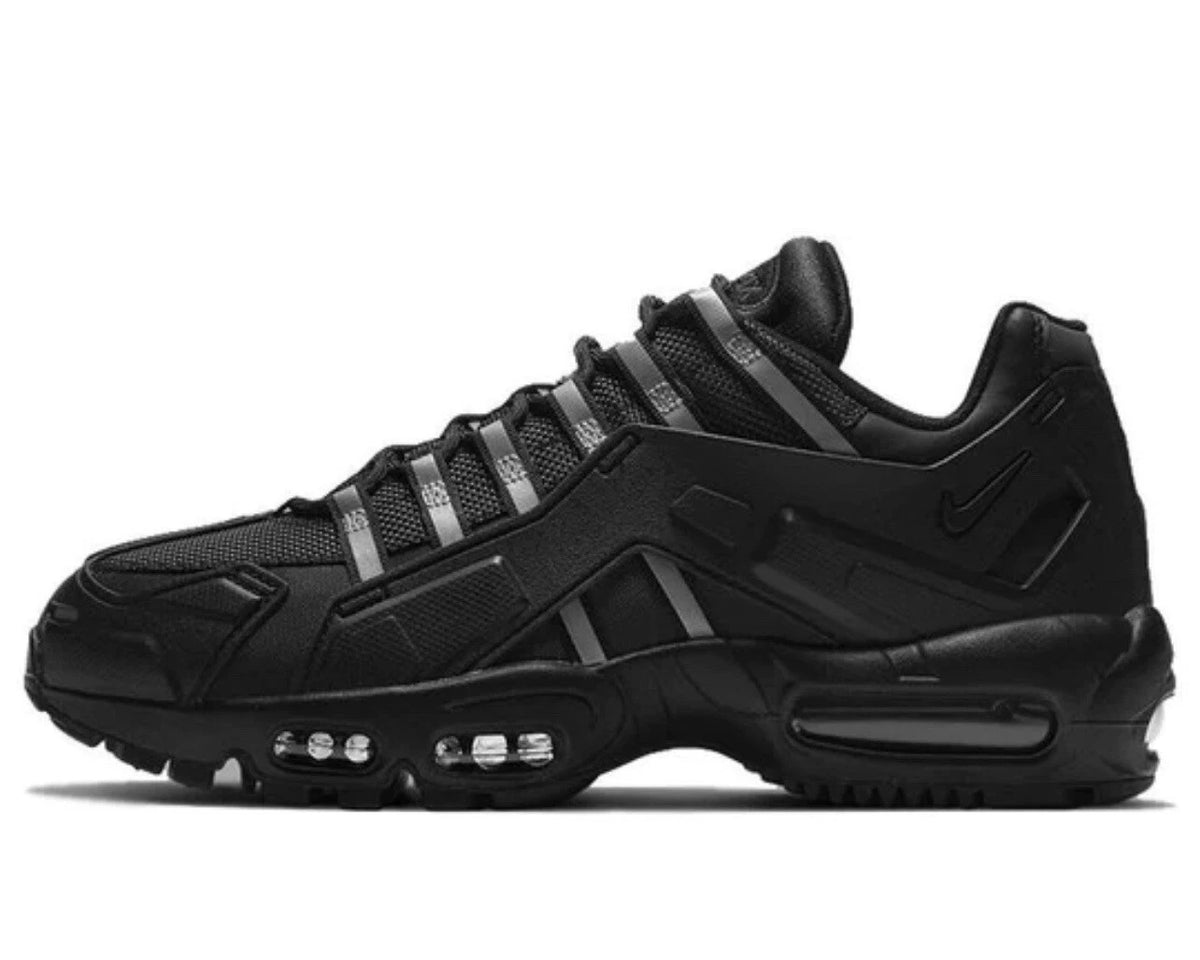 Nike Air Max 95 NDSTRKT Sneakers Mens Black Reflective Size 5.5 CZ3591-001