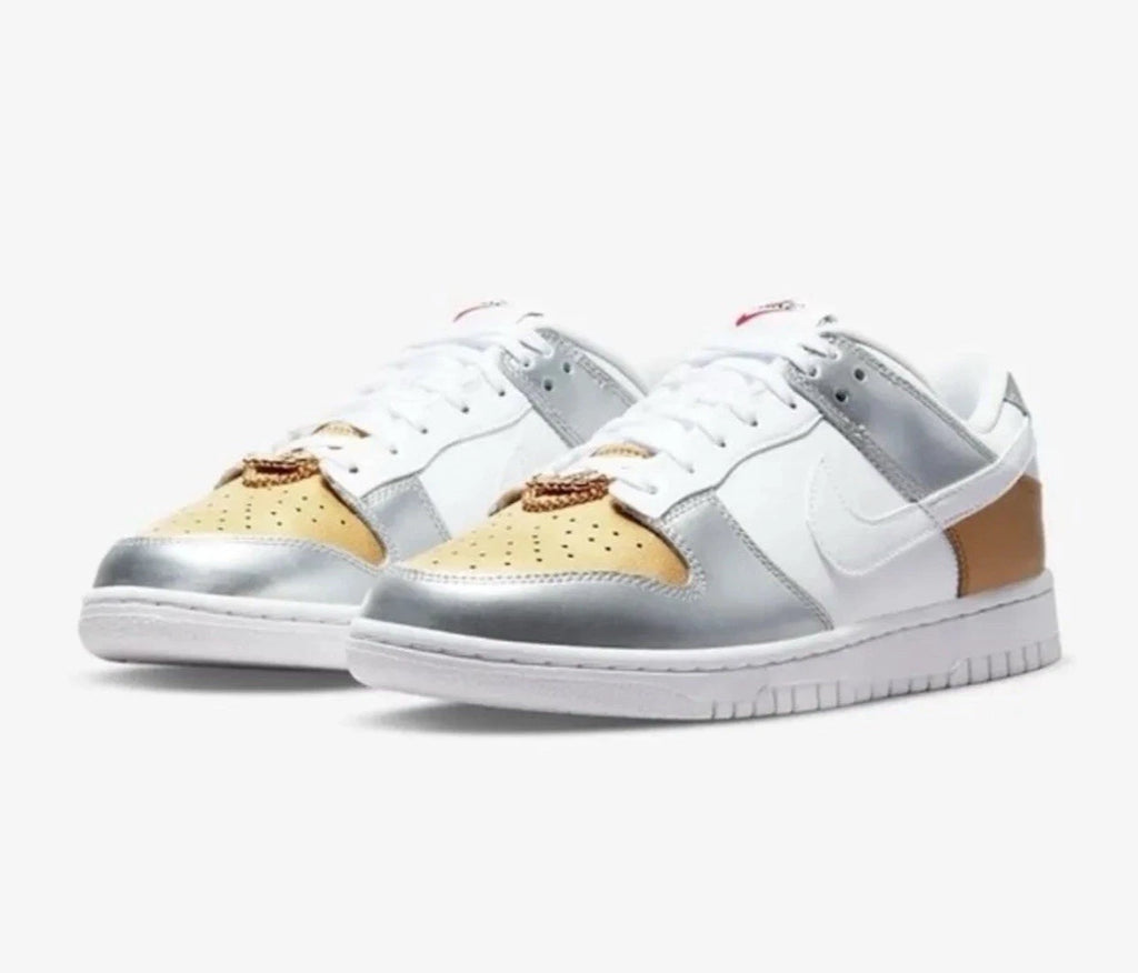 Nike Dunk SE Low Sneakers Womens Silver Gold Metallic Size 11