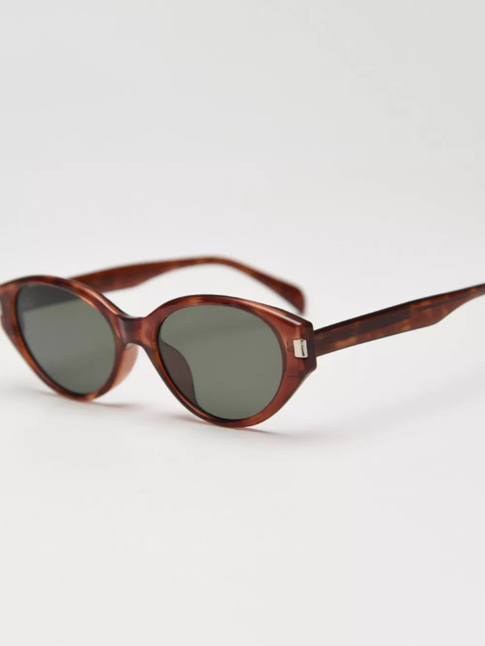 Lightweight Cat-Eye Sunglasses Style B
