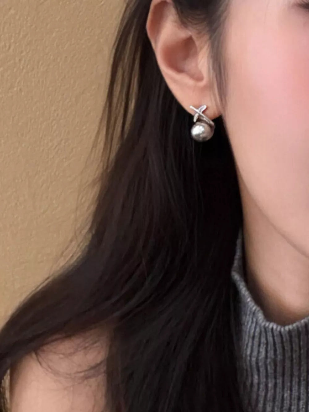 Pearl Stud Earrings detail