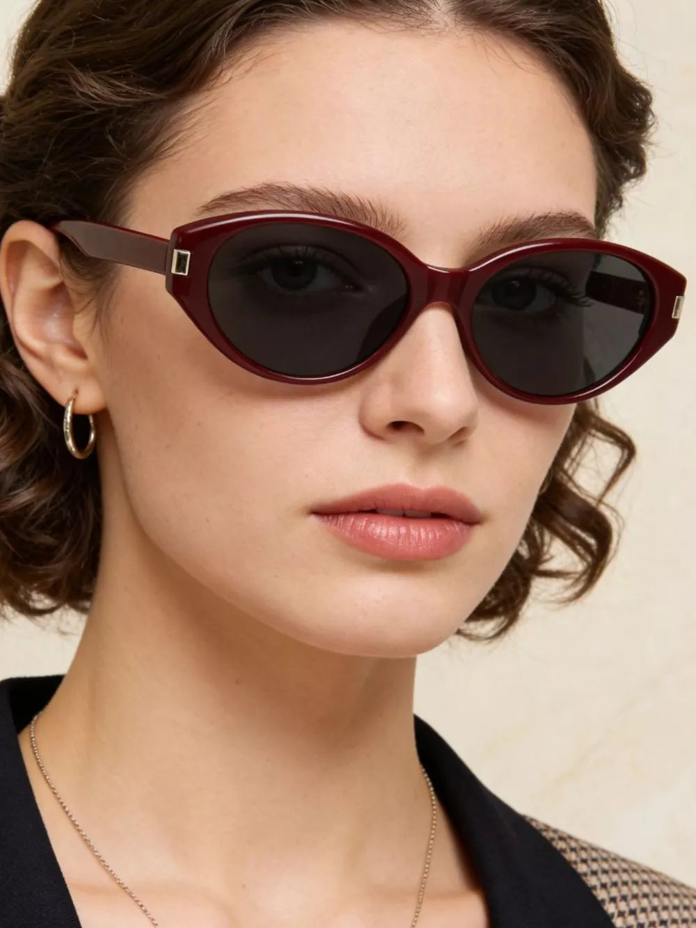 Lightweight Cat-Eye Sunglasses detail